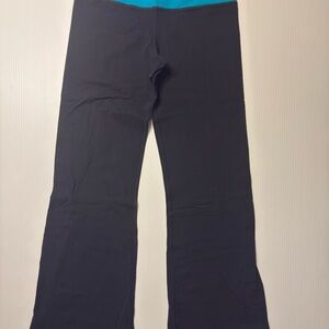 Lululemon Reversible women’s flared pants - size 8